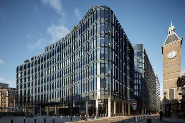 This was a lovely shoot for @dragonfly_pr_uk of various locations in London Featuring blinds #Soltec, no better way to spend a sunny spring day, this was 100 Liverpool st by @hopkinsarchitects