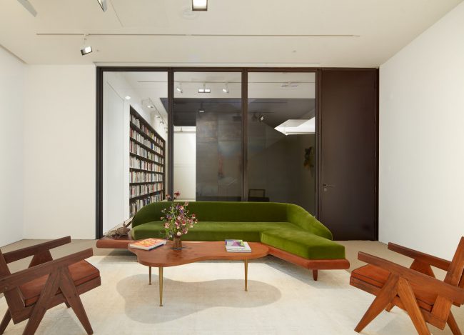 This was a great interiors shoot of the offices and private veiwing rooms of the @pacegallery design by @fairfaxdornprojects